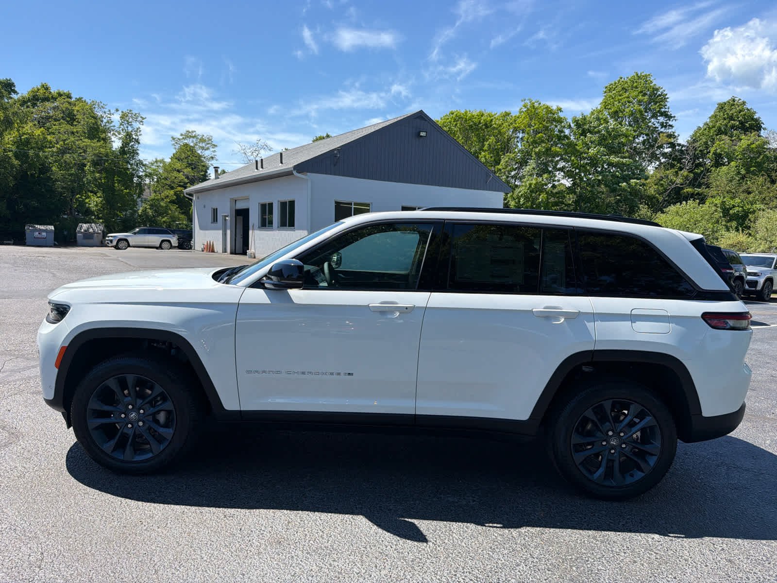 New 2026 Bright White Clear-Coat Exterior Paint Jeep 85th Anniversary Edition image 6