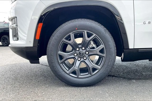 New 2026 Bright White Clear-Coat Exterior Paint Jeep Limited Altitude image 12