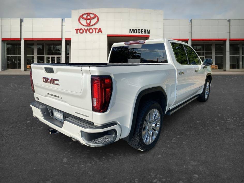 Used 2021 White Frost Tricoat GMC Denali image 5