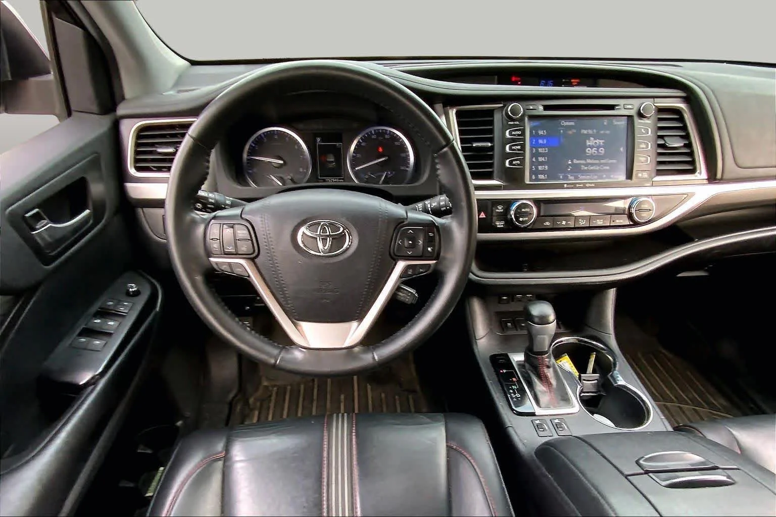 Used 2019 Blizzard Pearl Toyota SE image 6