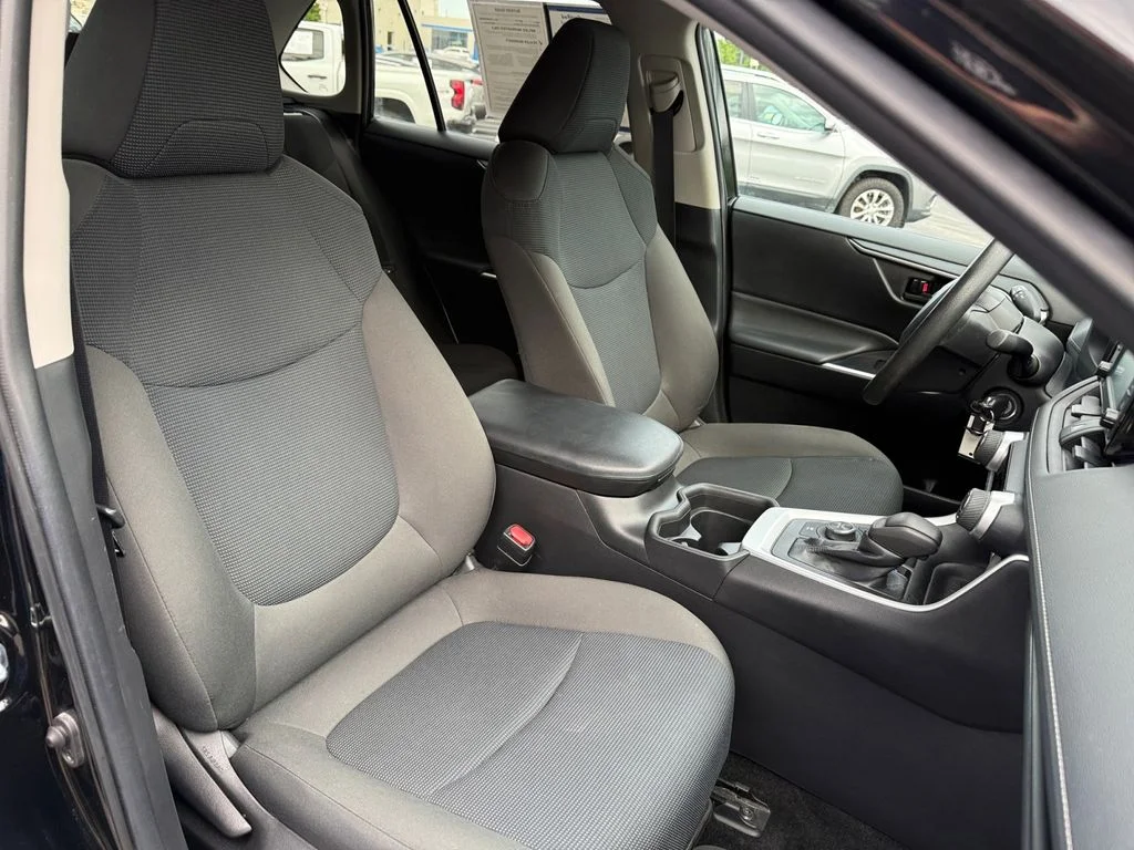 Used 2021 Midnight Black Metallic Toyota LE image 17