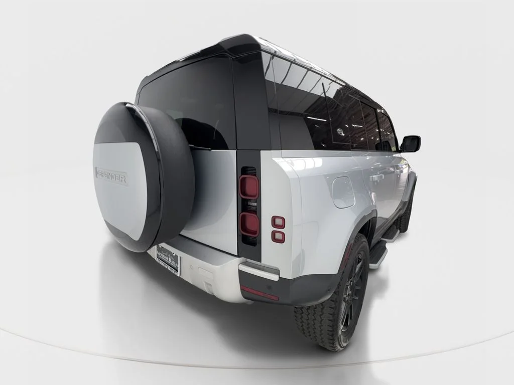 Used 2024 Silver Land Rover S image 7
