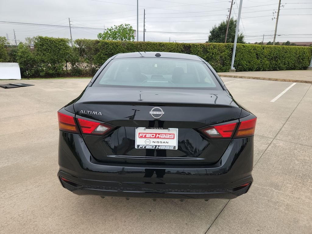 Used 2025 Black Nissan 2.5 SV image 6