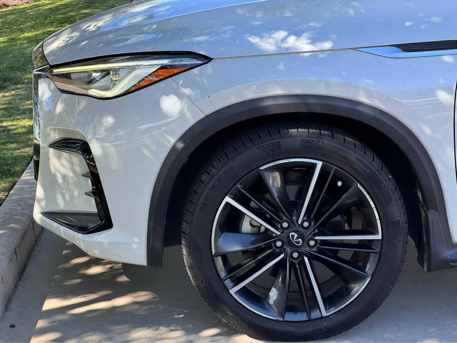 Certified Used 2022 Majestic White INFINITI LUXE image 8