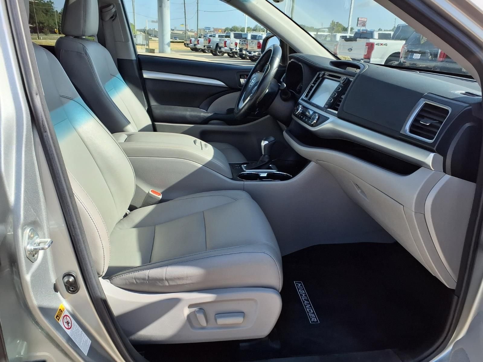 Certified Used 2017 Celestial Silver Metallic Toyota XLE image 20
