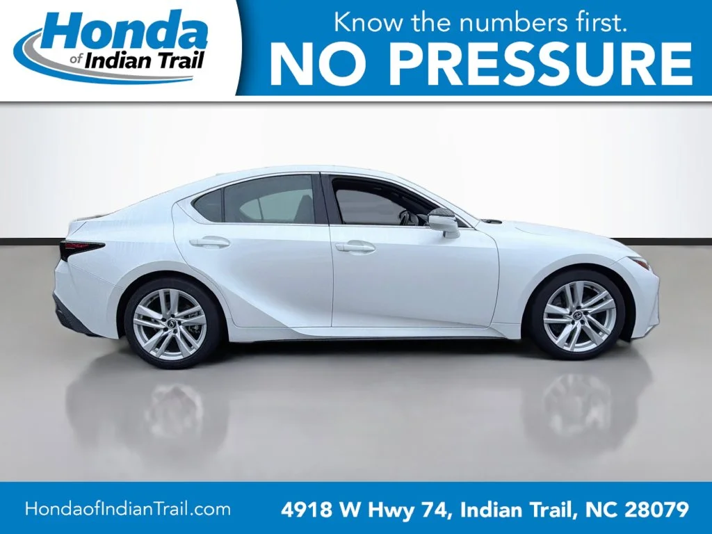 Used 2024 White Pearl Lexus 300 image 4
