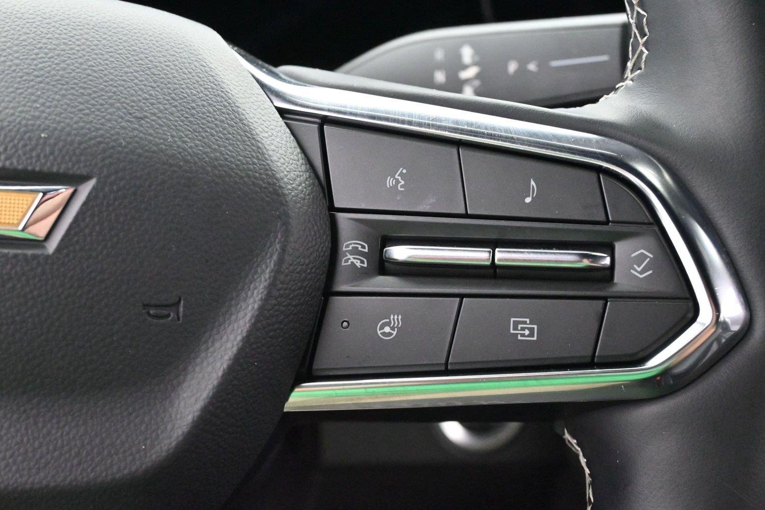 Used 2025 Iridescent Pearl Tricoat Chevrolet FWD High Country image 21