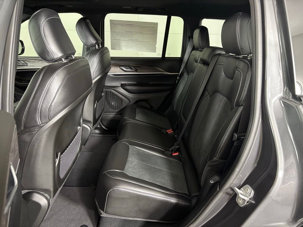 New 2026 Baltic Gray Metallic Clear-Coat Exterior Paint Jeep Altitude image 39