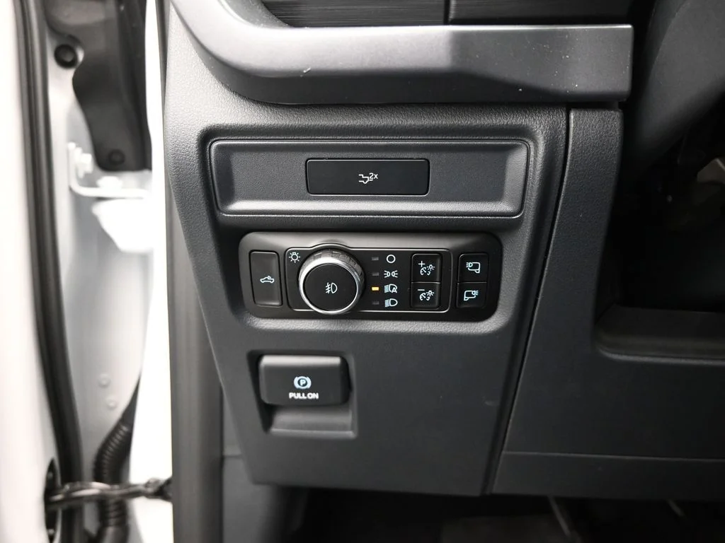 New 2026 Oxford White Ford XLT image 12