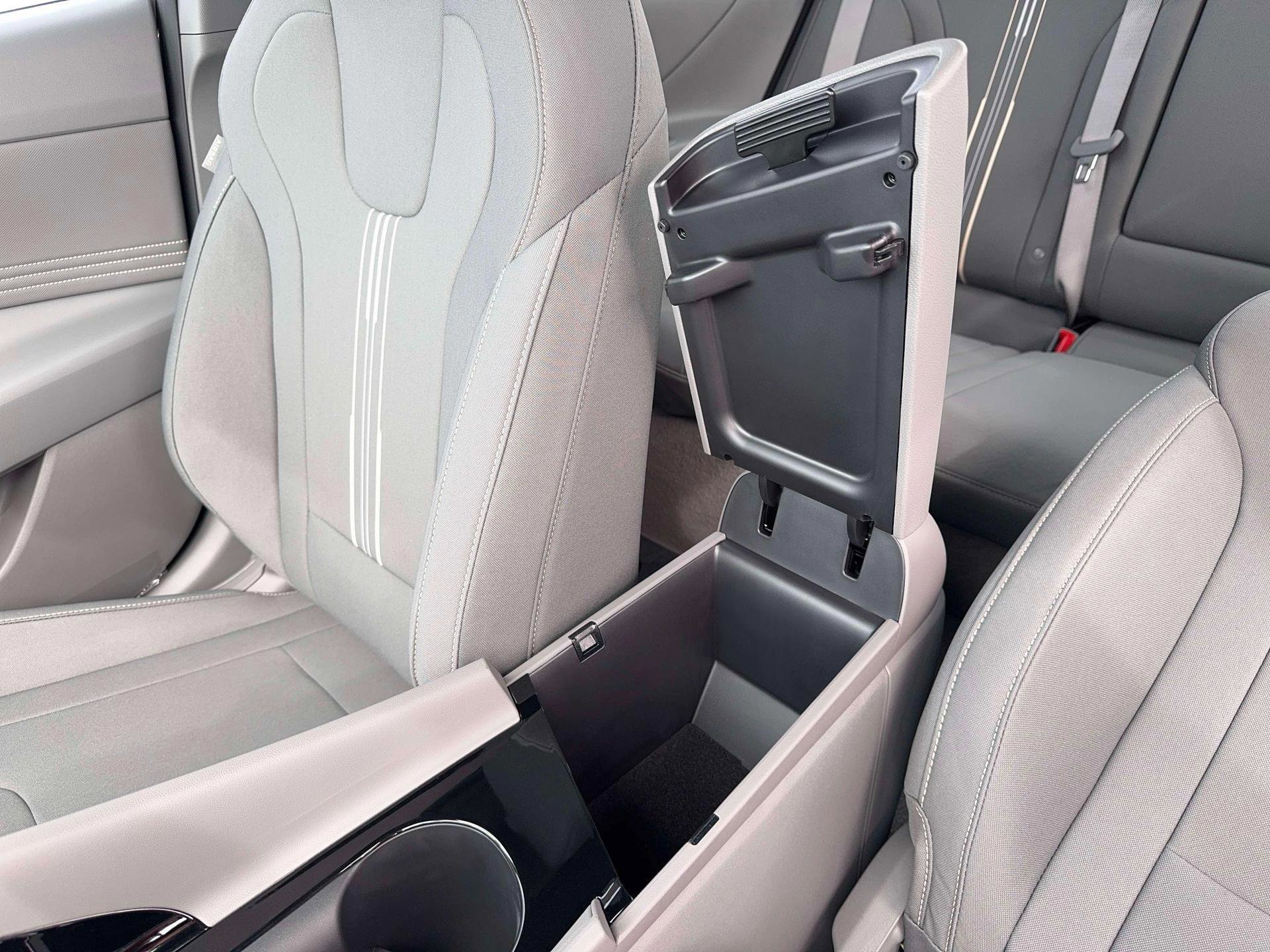 New 2026 Abyss Black Hyundai SEL Sport Premium image 18