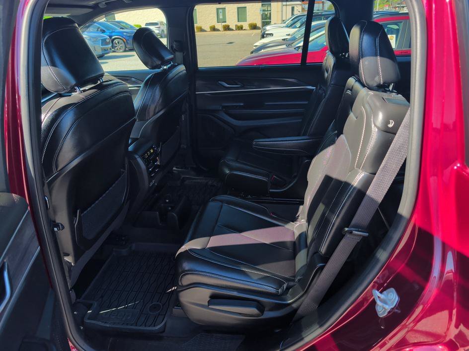 Used 2025 Velvet Red Pearlcoat Jeep Limited image 9