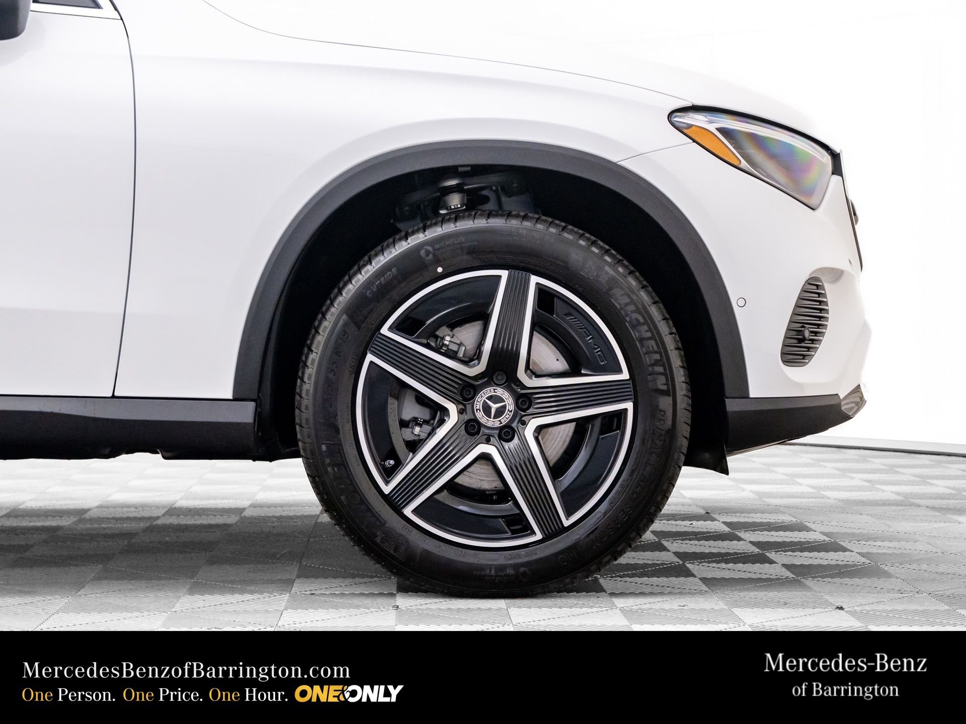 New 2026 MANUFAKTUR Moonlight White Metallic Mercedes-Benz GLC 300 image 32