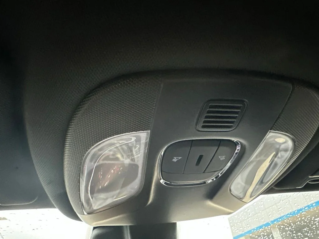Used 2023 White Jeep Latitude image 22