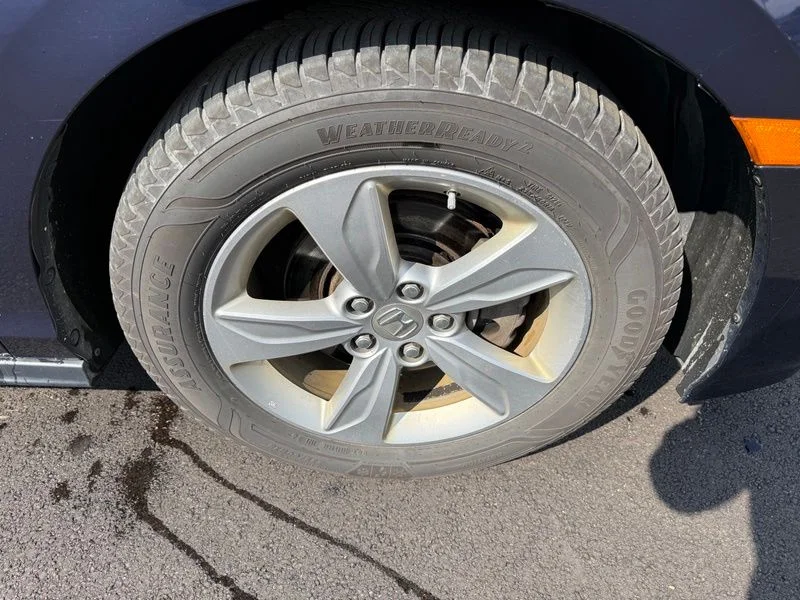 Used 2018  Honda EX image 12