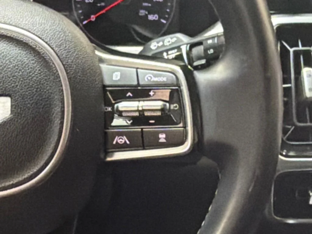 Used 2022 Sparkling Silver Kia SX image 18