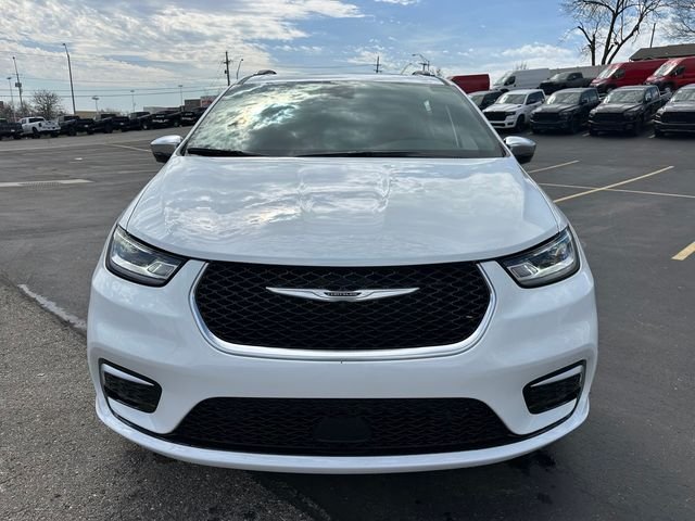 New 2026 Bright White Clear-Coat Exterior Paint Chrysler Pinnacle image 3
