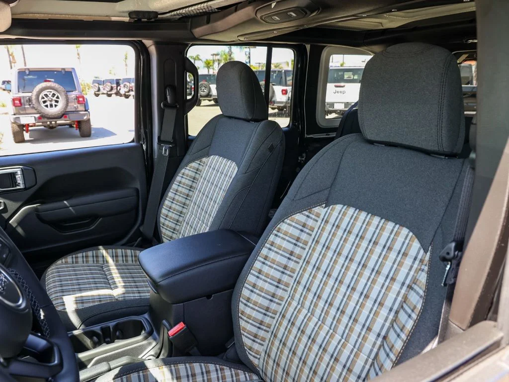 New 2026 Black Clear-Coat Exterior Paint Jeep  image 15