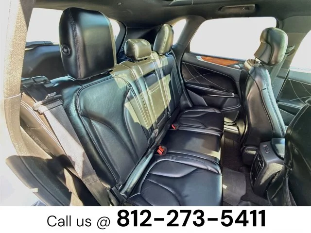 Used 2019 White Lincoln Select image 28