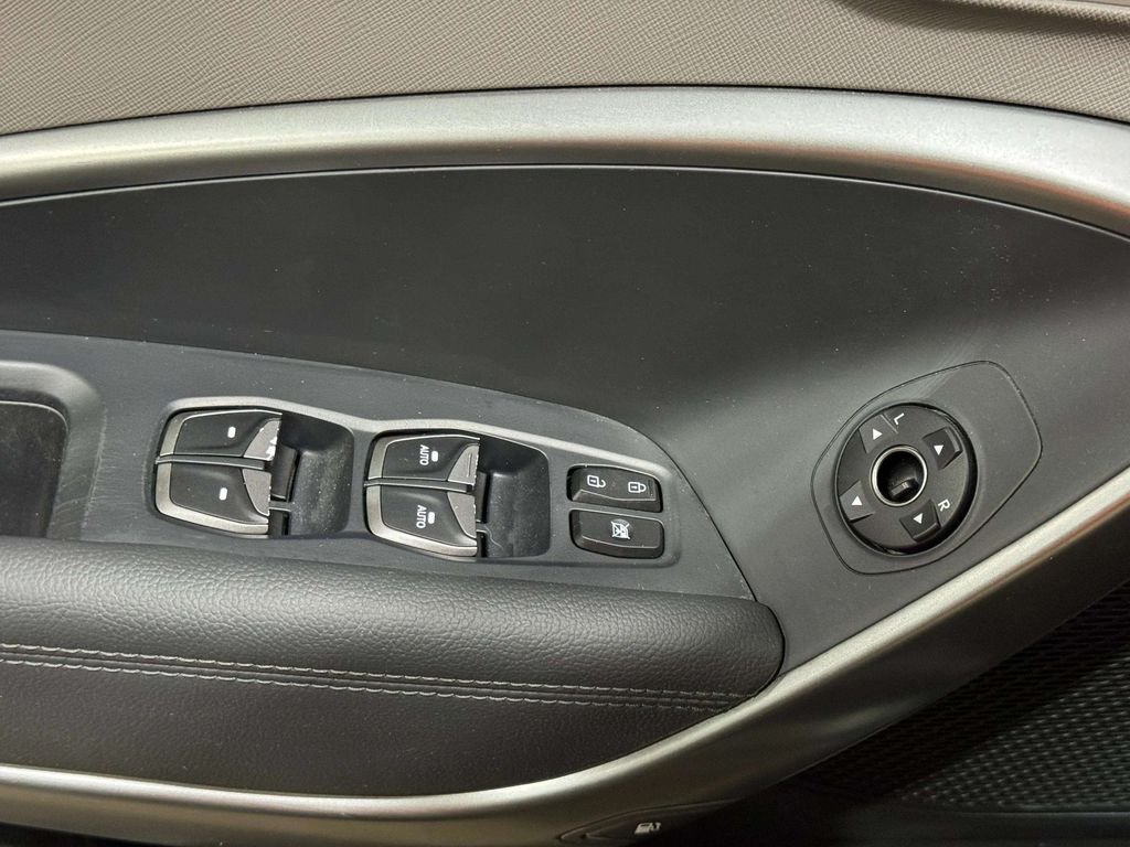 Used 2018 Black Hyundai 2.0T image 16