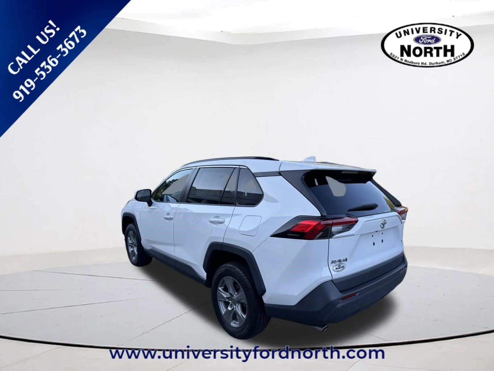 Used 2022 White Toyota XLE image 5