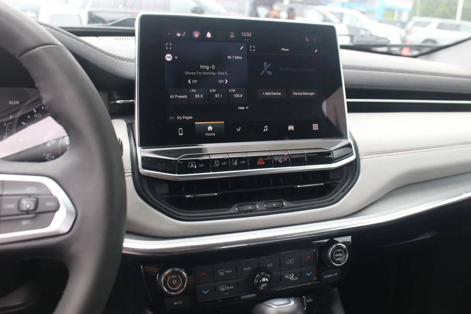Used 2023  Jeep Limited image 20