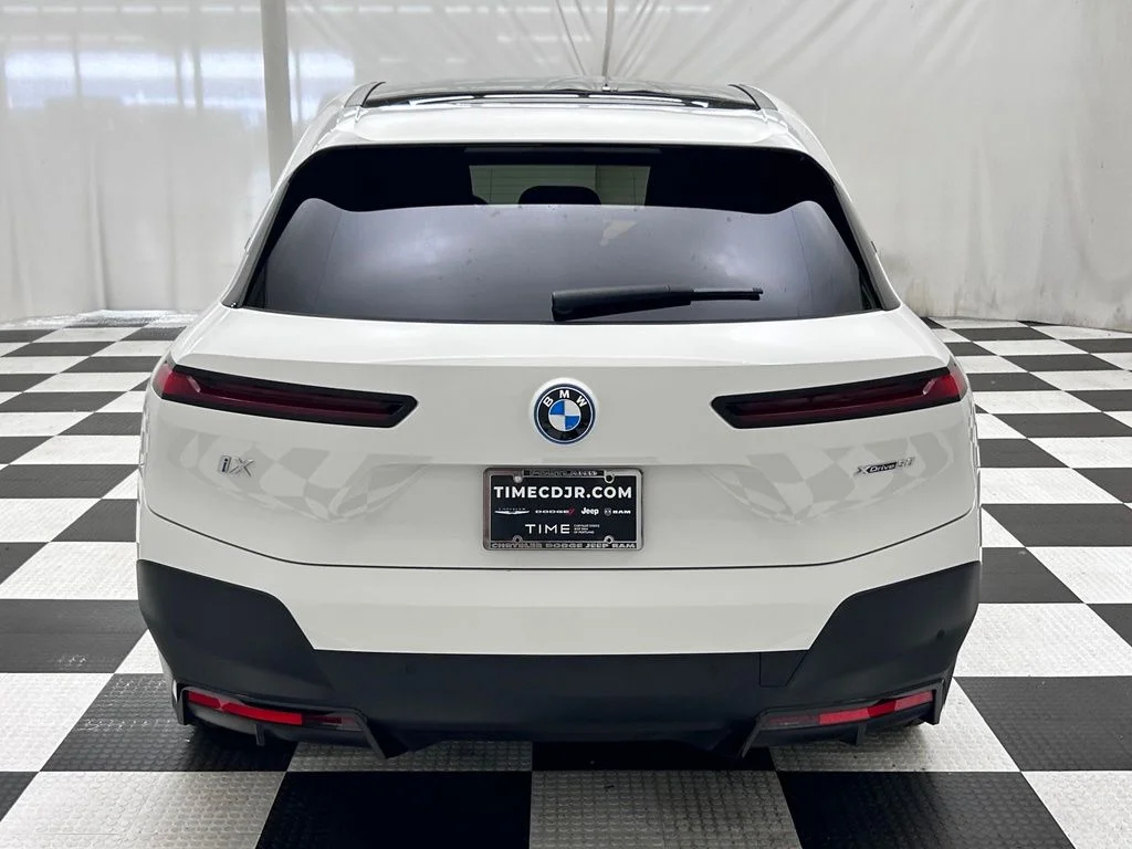 Used 2024 White BMW xDrive50 image 6