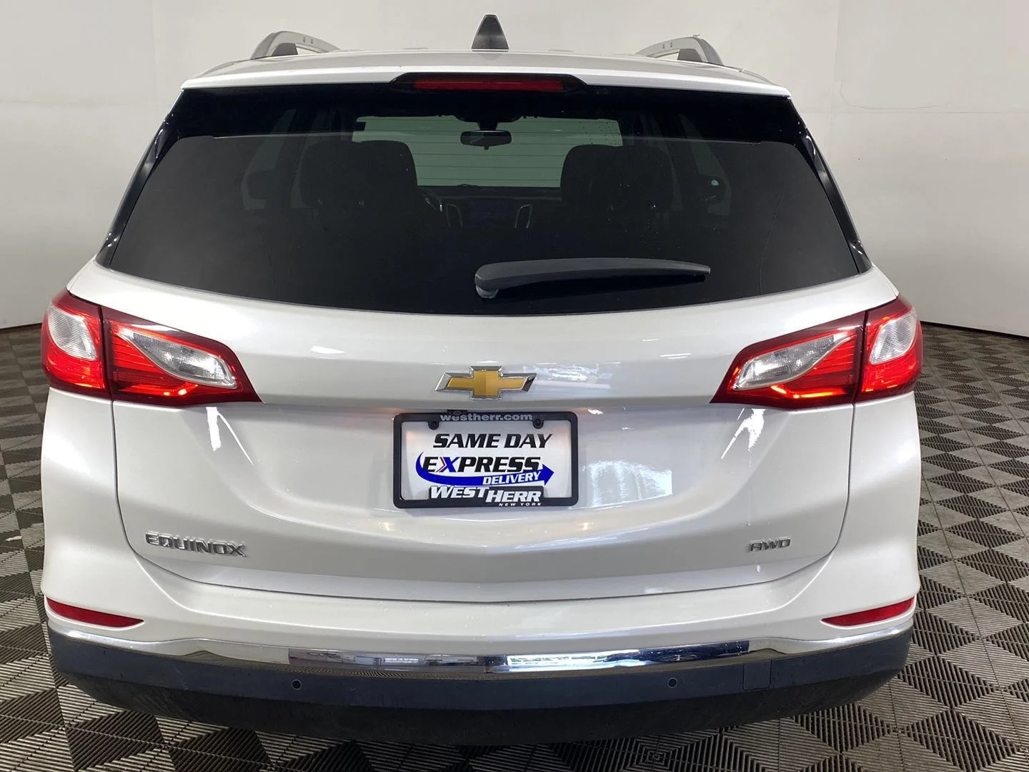 Used 2019 Iridescent Pearl Tricoat Chevrolet LT image 6