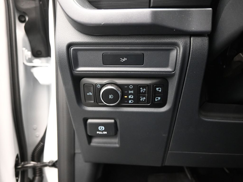 New 2026 Oxford White Ford XLT image 12