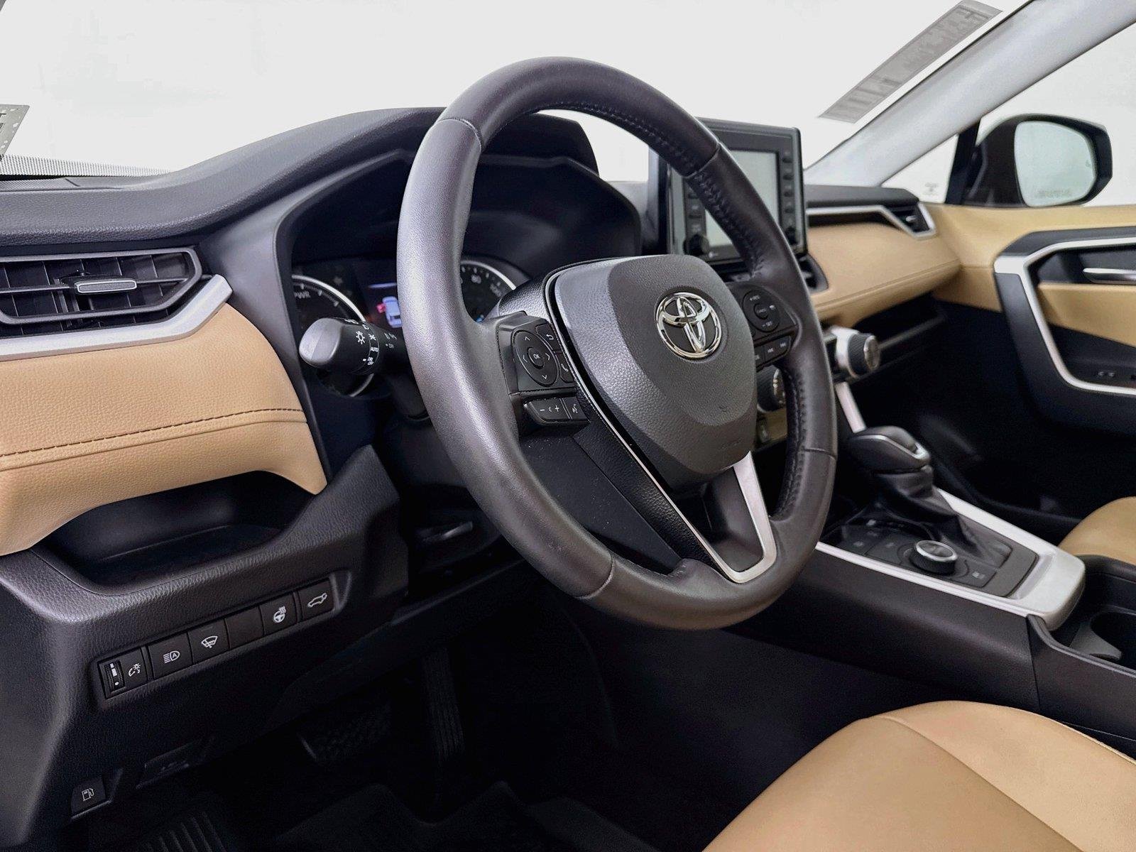 Used 2021 Blizzard Pearl Toyota XLE Premium image 4