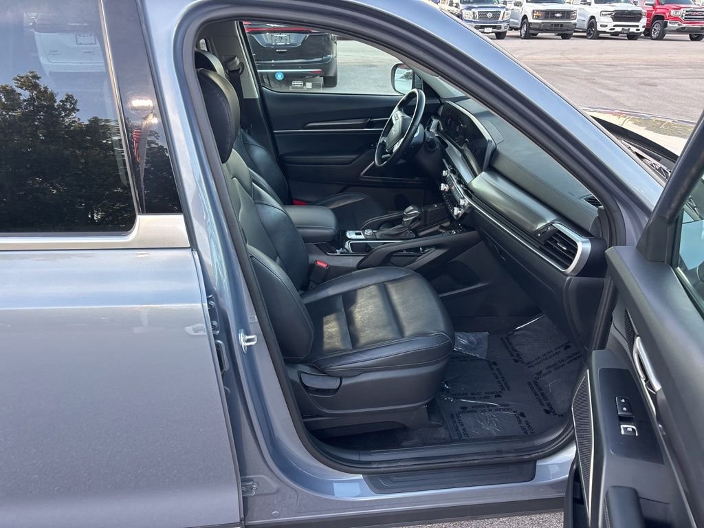 Used 2025 Silver Kia S image 12