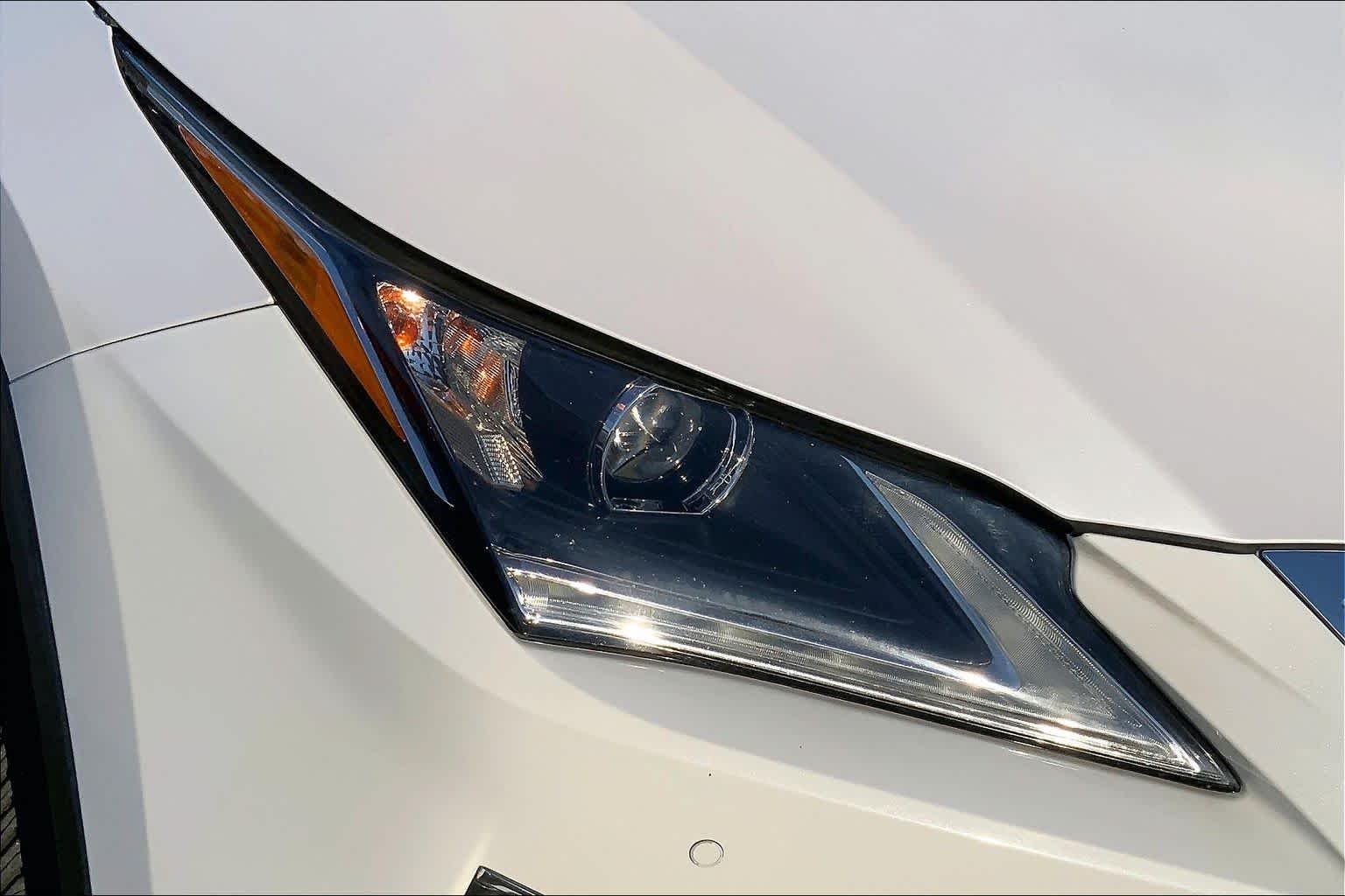 Used 2019 Eminent White Pearl Lexus  image 24