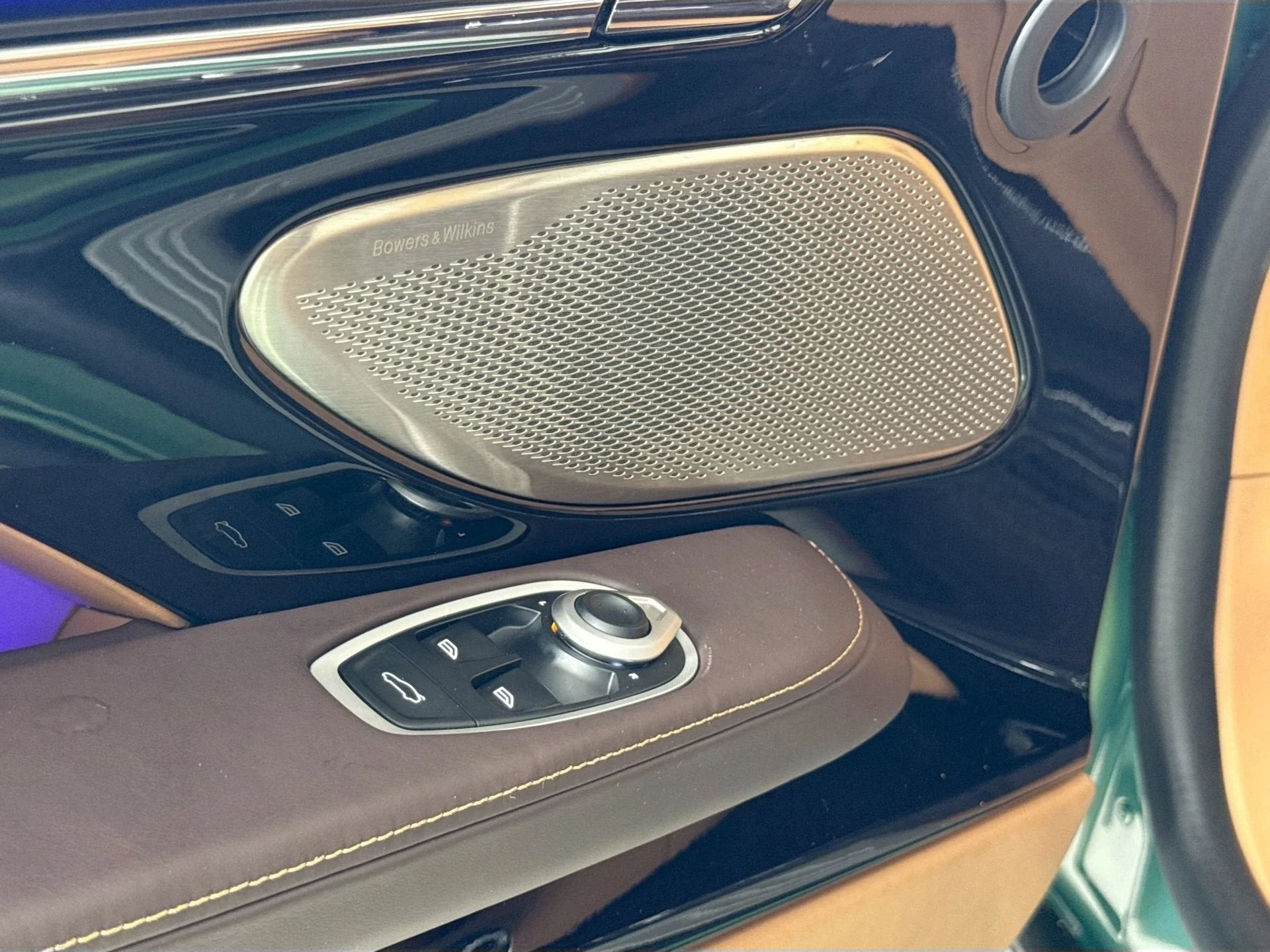 Used 2024 Q Iridescent Emerald Aston Martin  image 16
