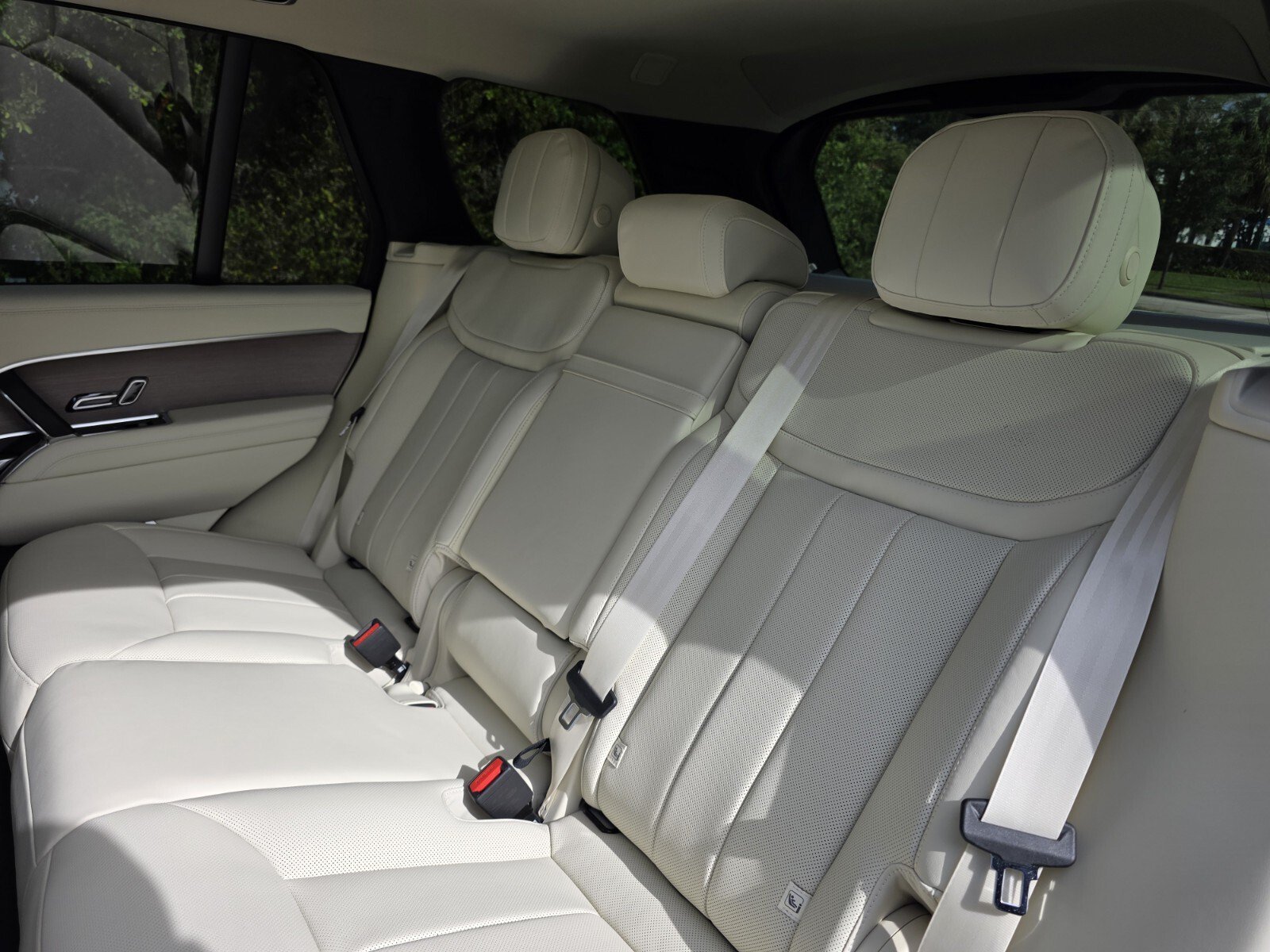New 2026 Varesine Blue Land Rover P550e SE PHEV image 14
