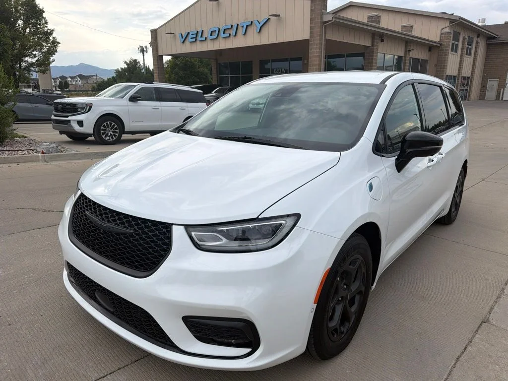 Used 2024 White Chrysler Select S Appearance image 6