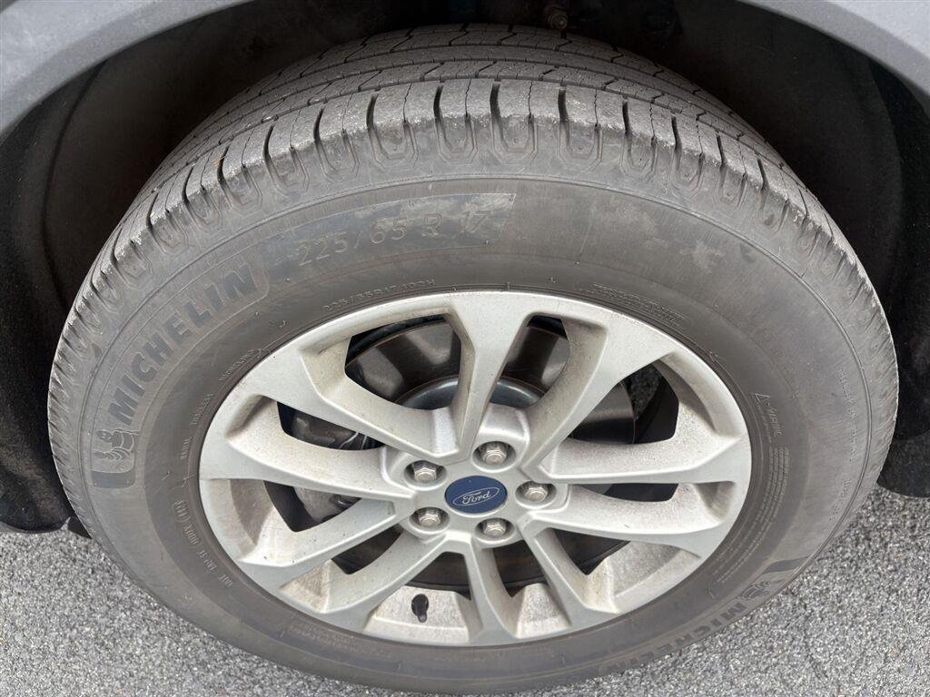 Used 2020 Dark Ford SE image 12