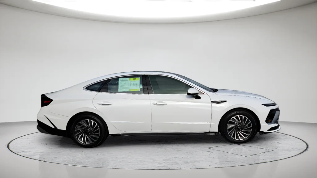 Used 2026 White Hyundai SEL image 2