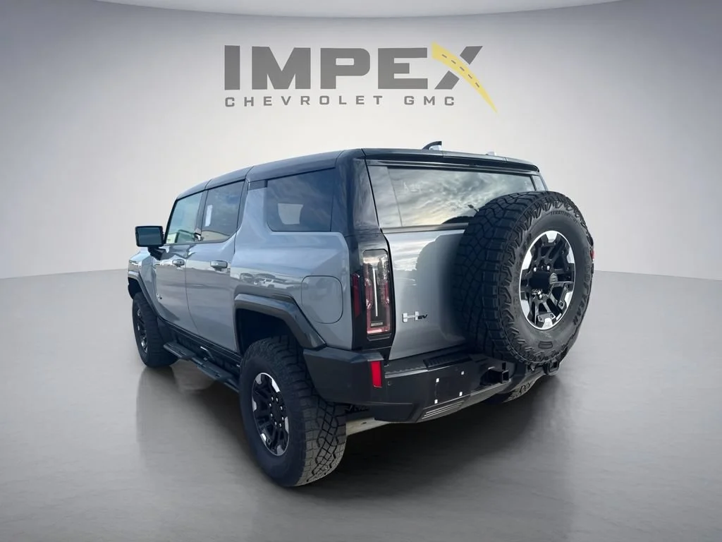 Used 2024 Meteorite Metallic (Grey) GMC 2X image 3