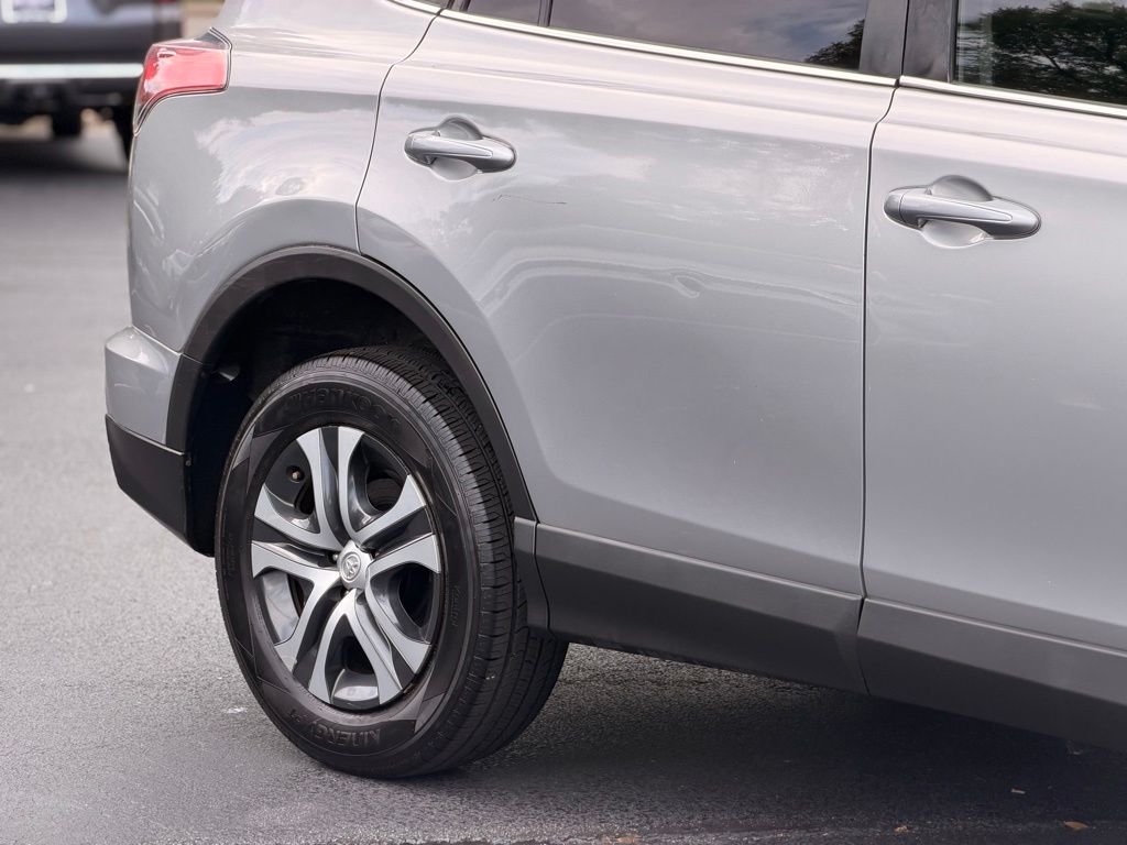 Used 2016 Silver Toyota LE image 9