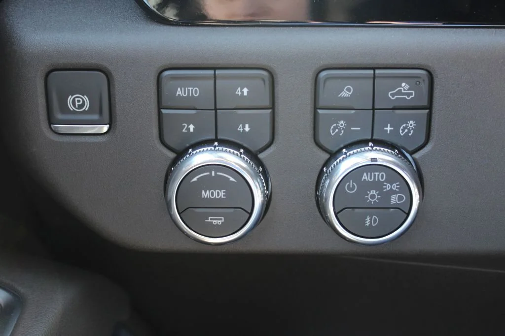 New 2026 Glacier White Tricoat GMC SLT image 20