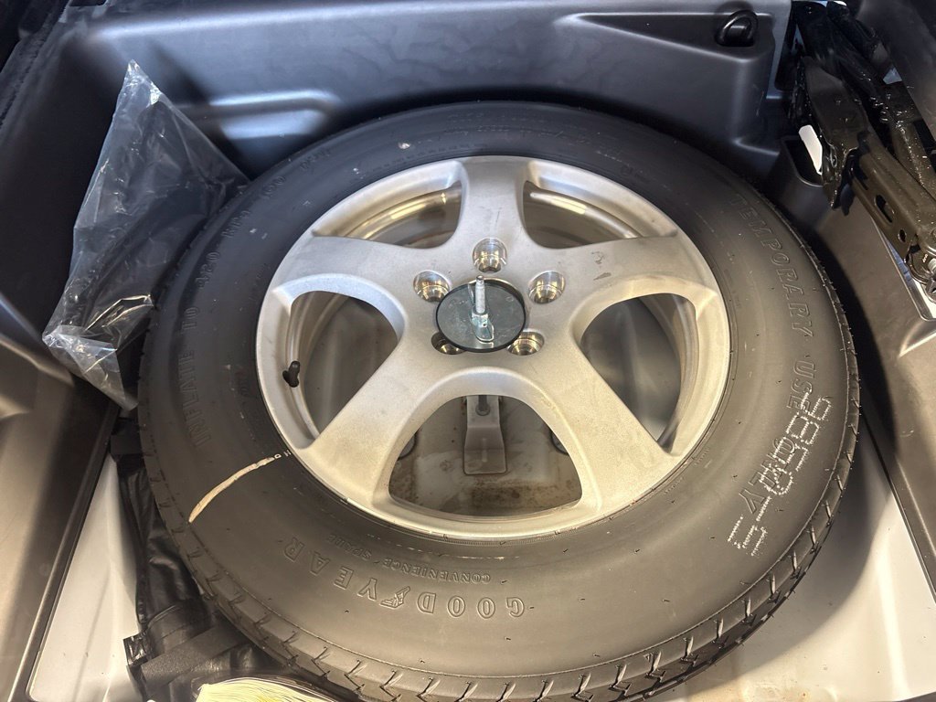 Used 2024 White Jeep Limited image 18