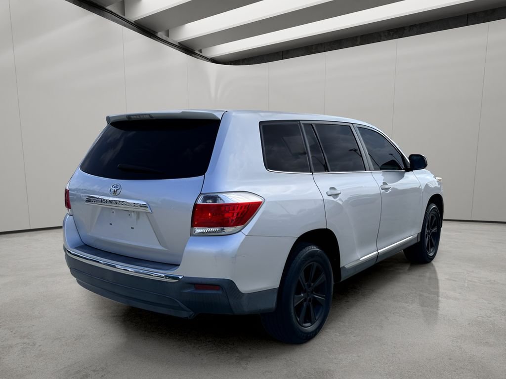 Used 2013 Classic Silver Metallic Toyota  image 5