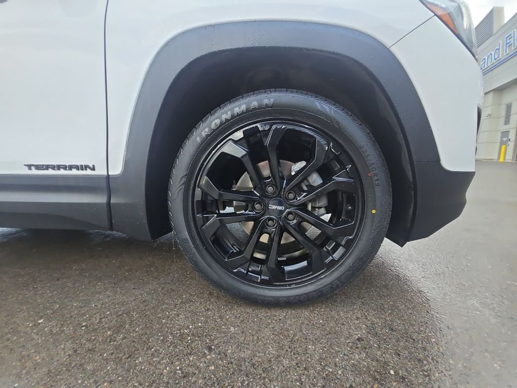 Used 2019 White GMC SLT image 28