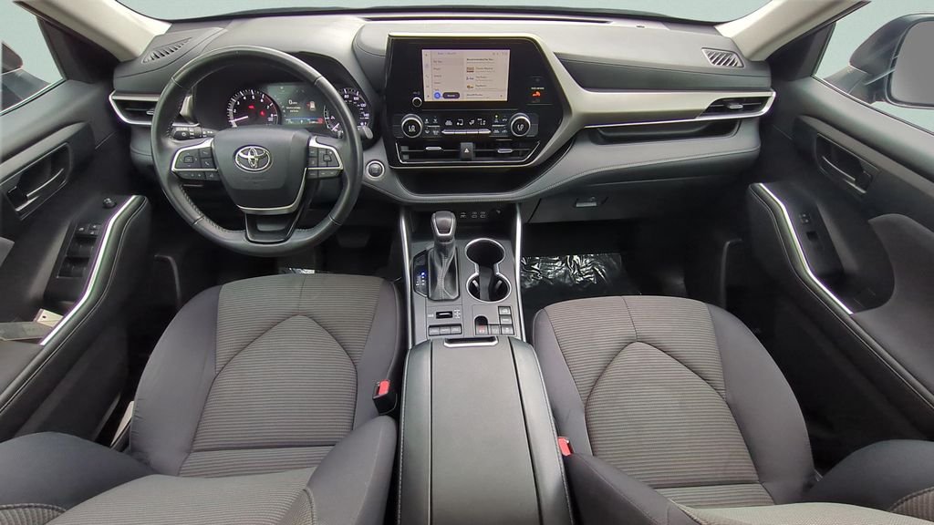2024 Toyota Highlander LE - Photo 11