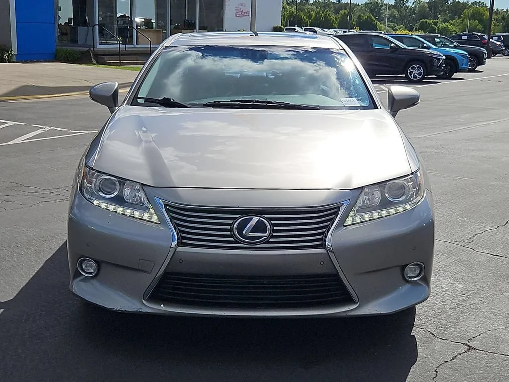 Used 2015  Lexus Hybrid image 9