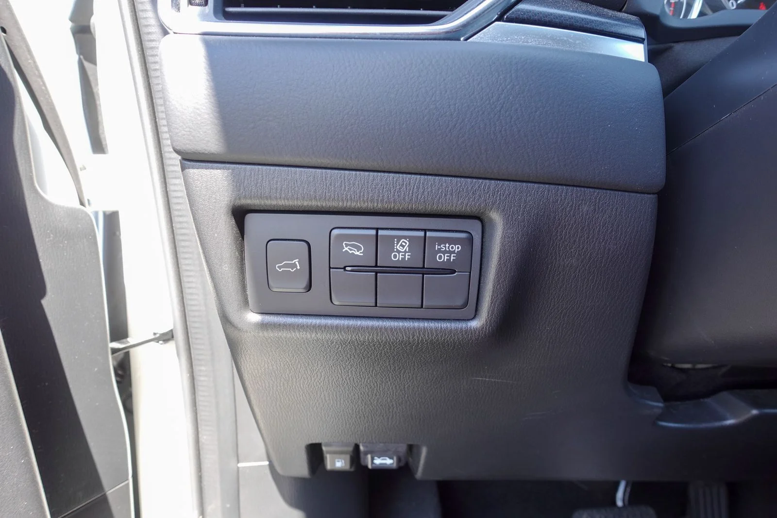Certified Used 2025 Rhodium White Metallic Mazda 2.5 S Carbon Edition image 18
