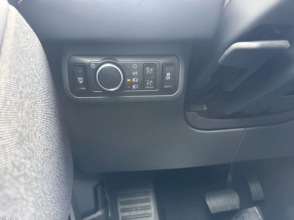 Used 2025 Green Ford Premium image 24