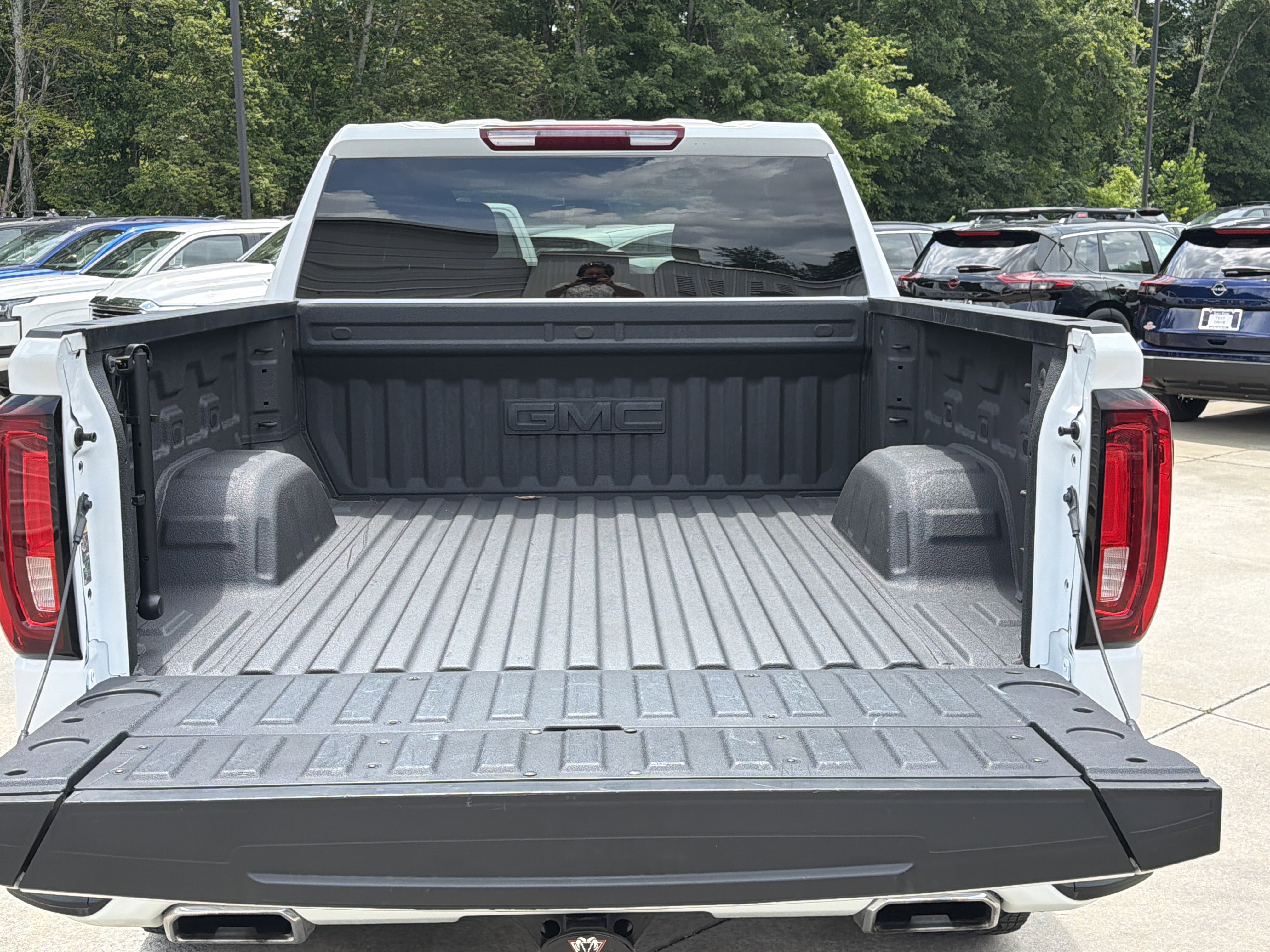 Used 2025 Summit White GMC AT4 image 19