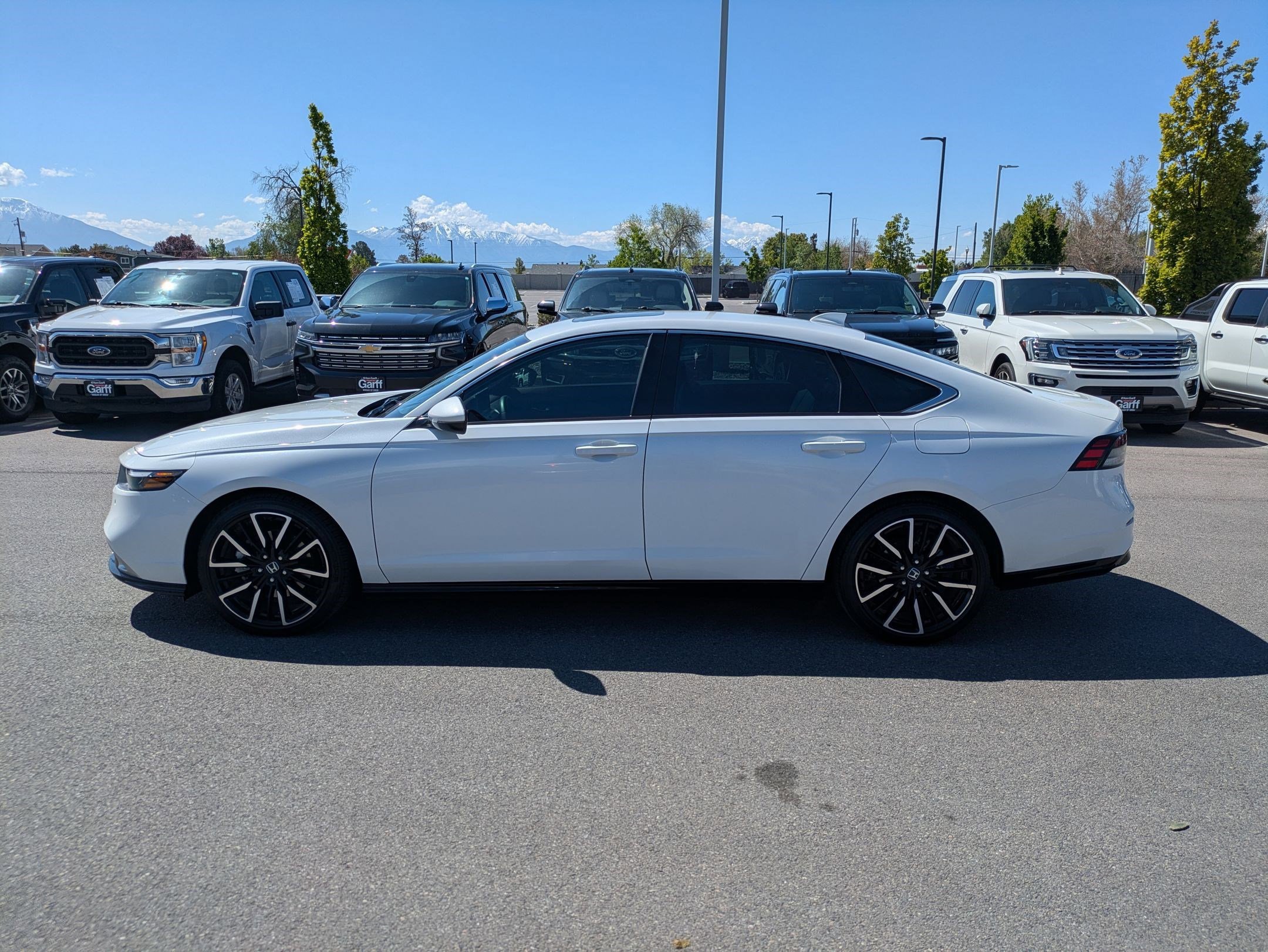 Used 2023 White Honda Touring image 7