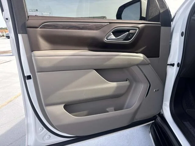 Used 2024 Summit White Chevrolet LT image 18