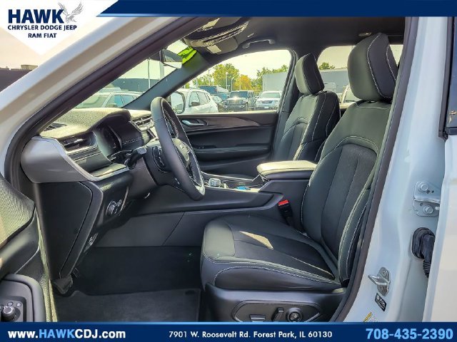 Used 2025 White Jeep Laredo image 8